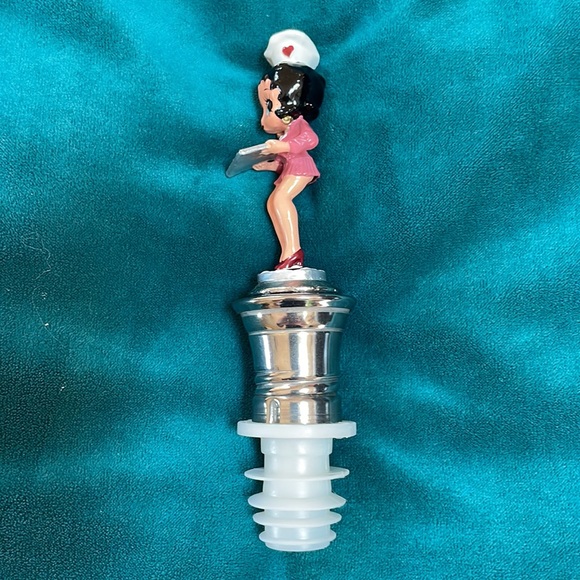 Betty Boop Decorative Wine Pourer - Picture 6 of 10